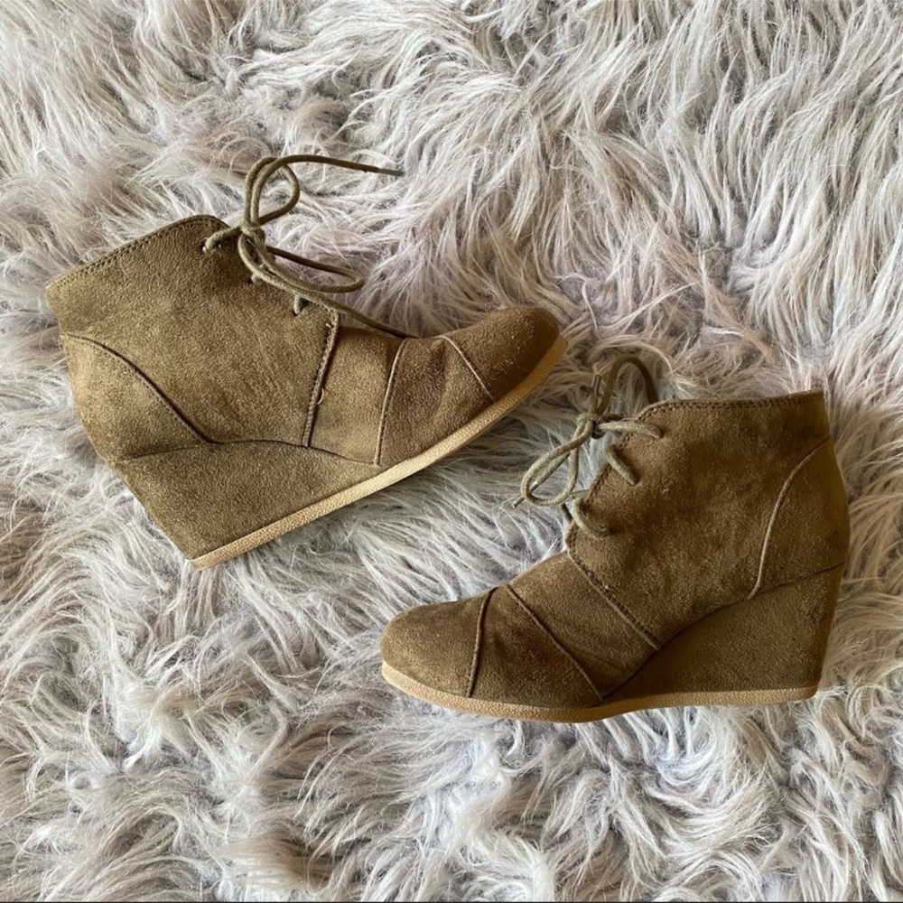 Cityclassified Olive Green Faux Suede Wedge Booties 6.5